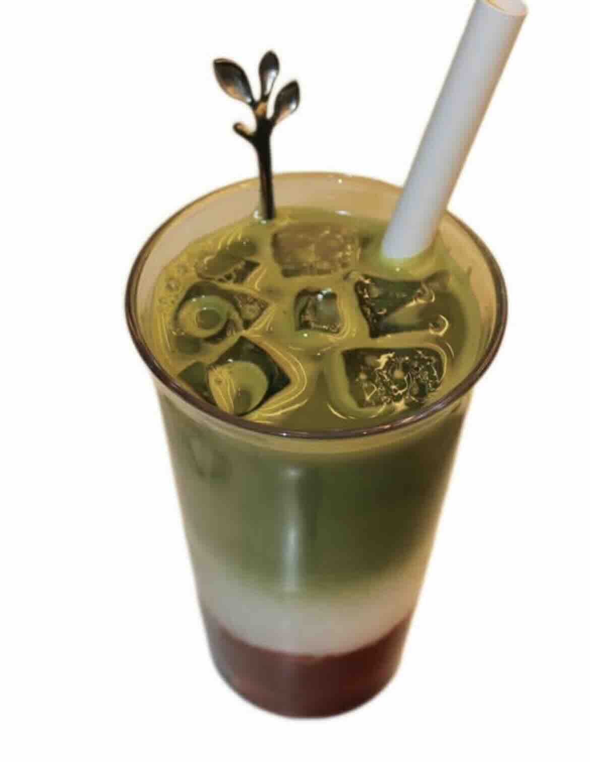 Déguster un matcha latté fraise glacé près de Buchelay 7820